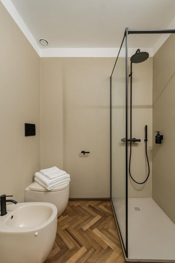 Casa Unica Milano - Elegant Apartment With Balcony - Centrale 1 Exterior foto